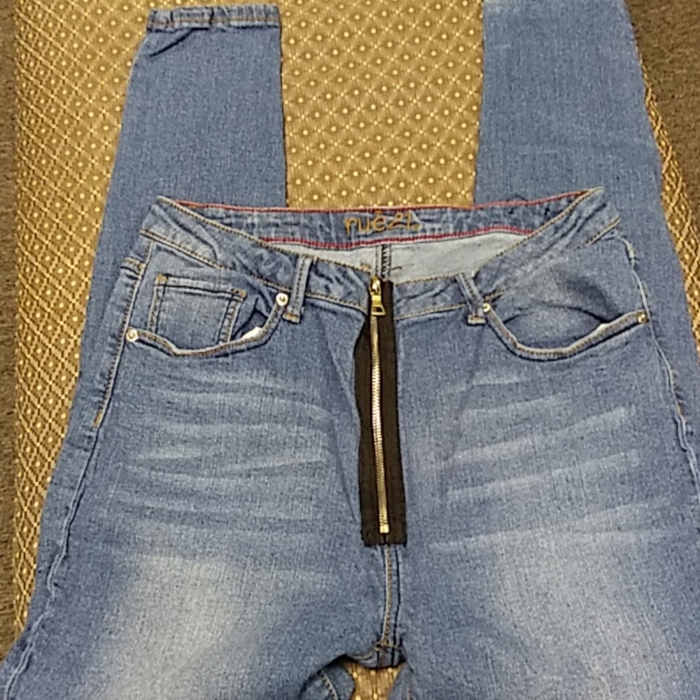 Jeans - Picture 2 of 3